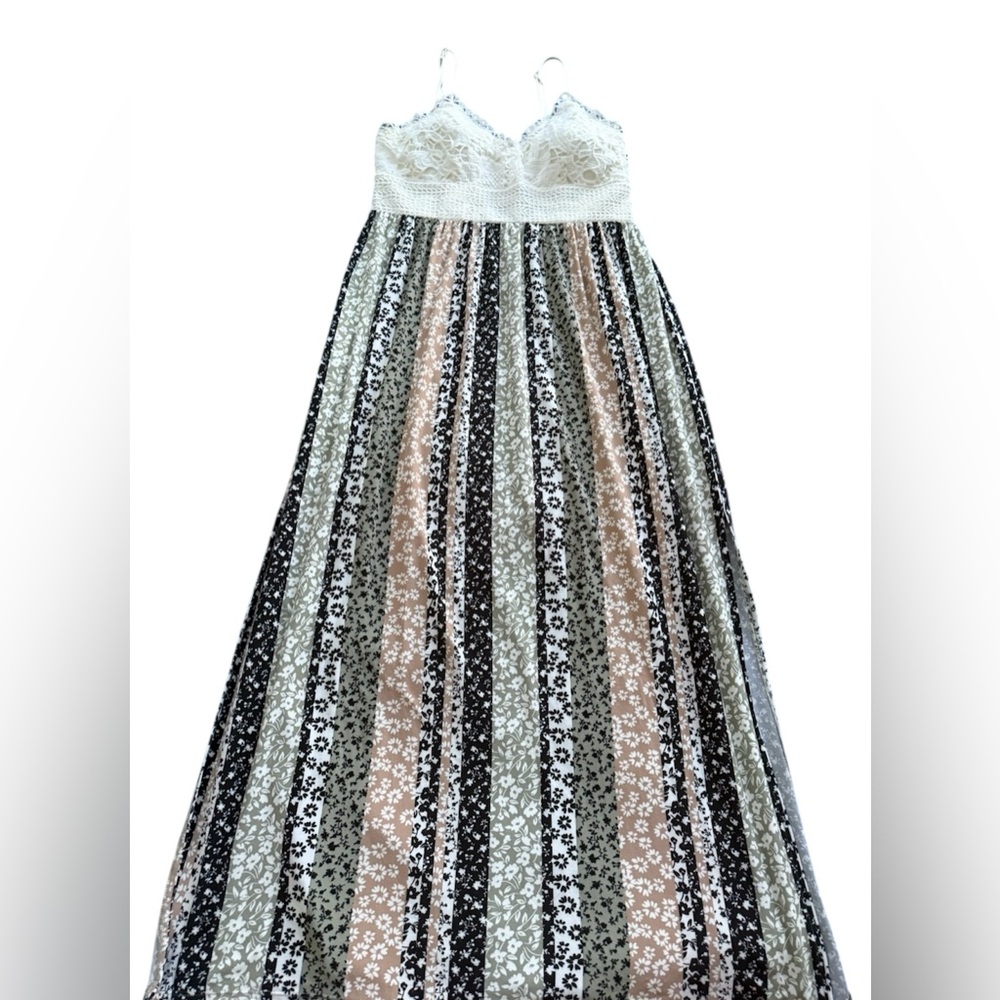 Juniors XL Derek Heart Lace Bust Floral Brush Maxi Dress